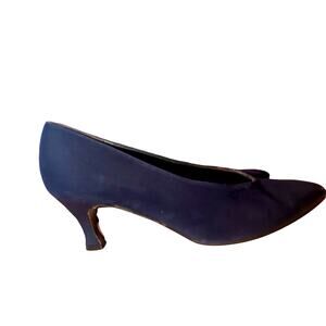 Stuart Weitzman Black peau de soie  heels pumps low heel sz 8.5 B